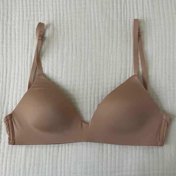 SKIMS Wireless Form T-Shirt Demi Bra - Picture 3 of 9